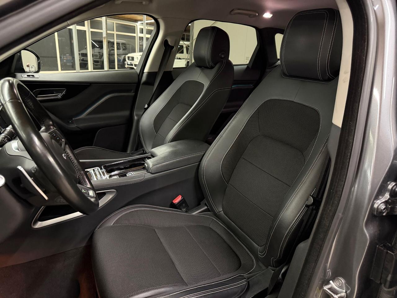 Jaguar F-Pace 240cv R-Sport - 24 MESI DI GARANZIA