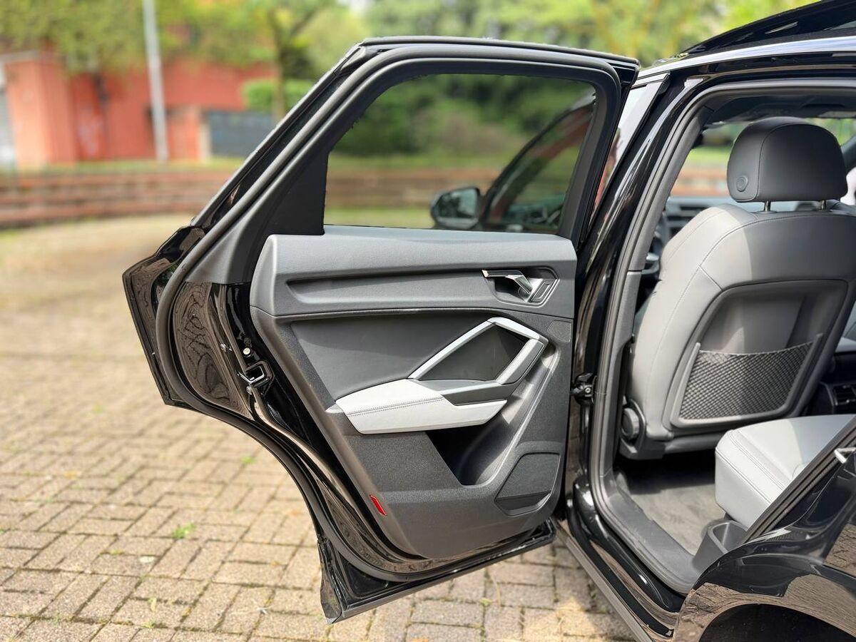 Audi Q3 Sportback 35 1.5 tfsi Identity Black s-tronic