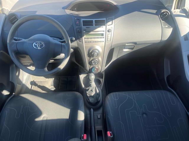TOYOTA Yaris 1.0 5 porte Sol