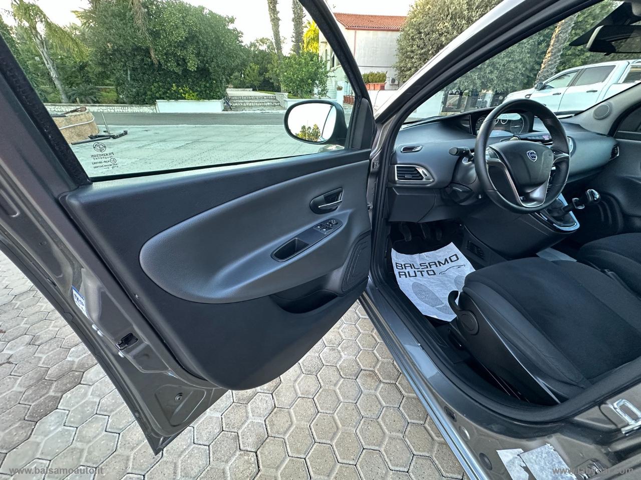 LANCIA Ypsilon 1.2 69 CV 5p. Gold