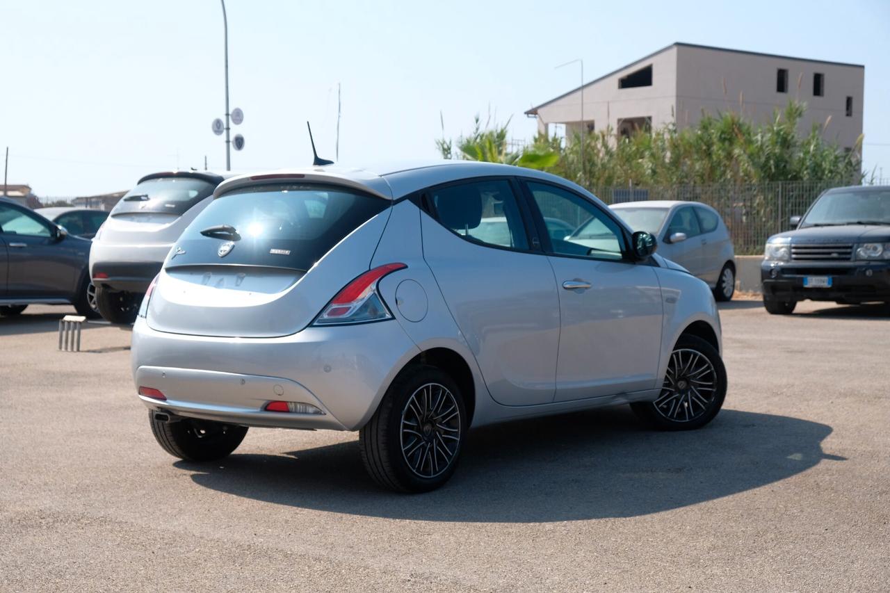 Lancia Ypsilon 1.0 FireFly 5 porte S&S Hybrid Ecochic Gold