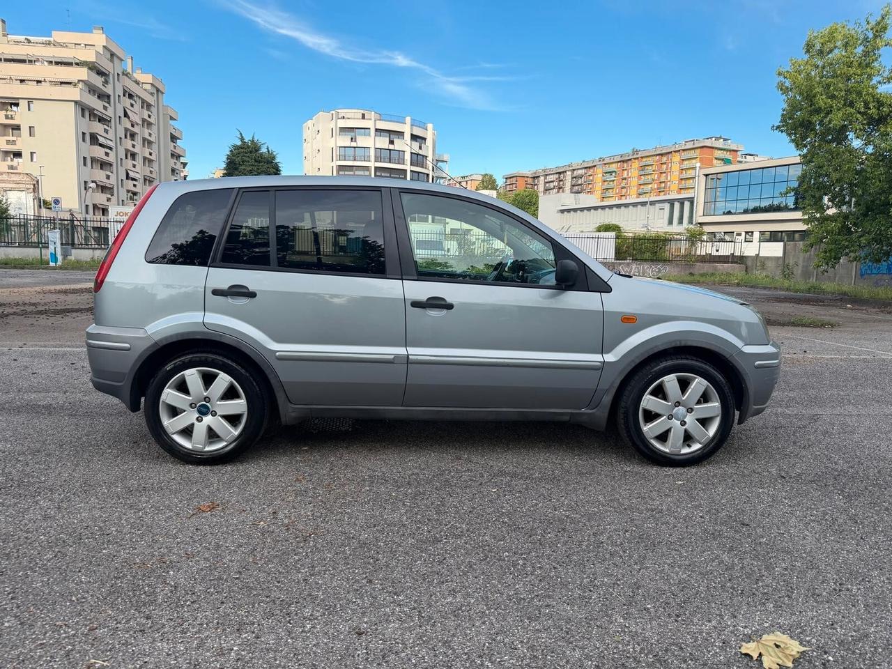 Ford Fusion 1.6 16V 5p. Leather