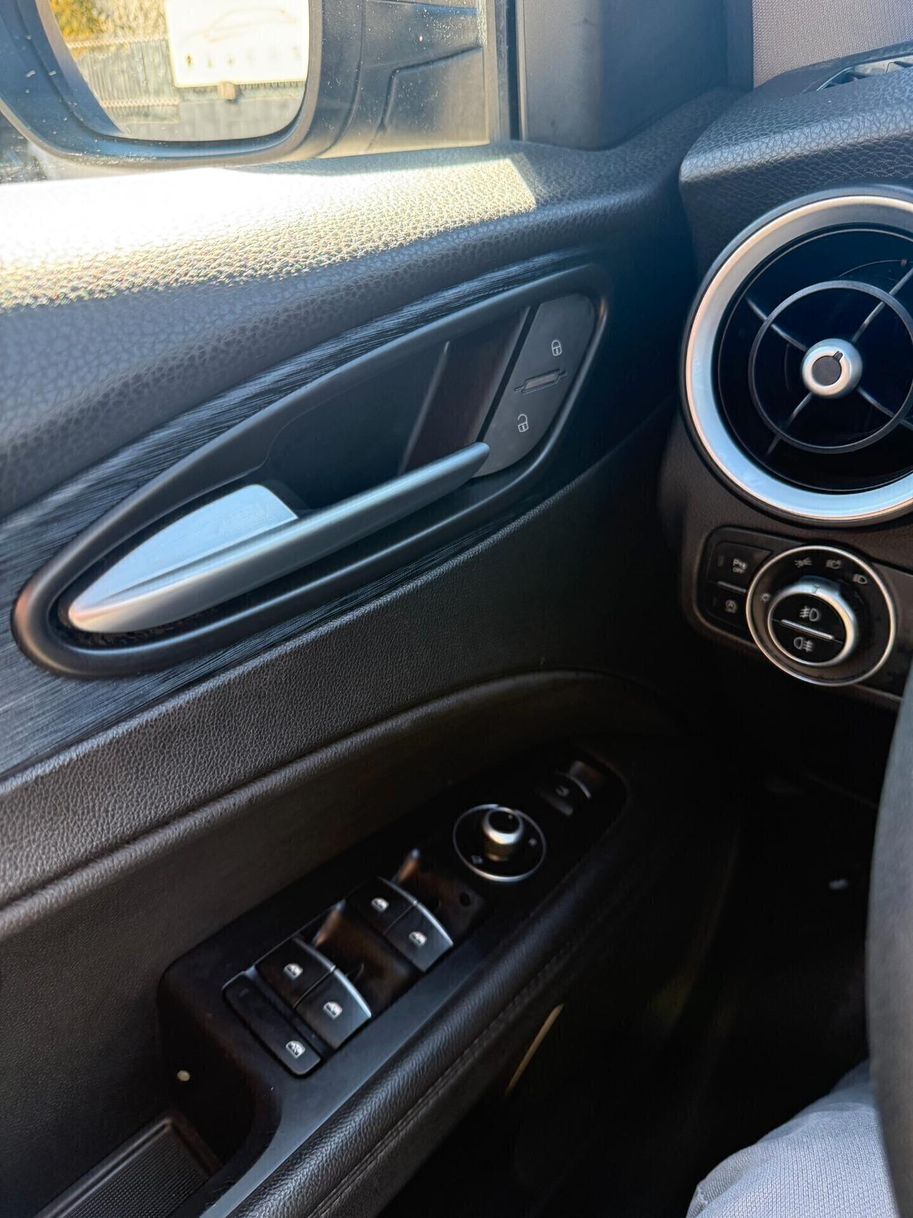 Alfa Romeo Stelvio 2.2 Turbodiesel 160 CV AT8 RWD Business