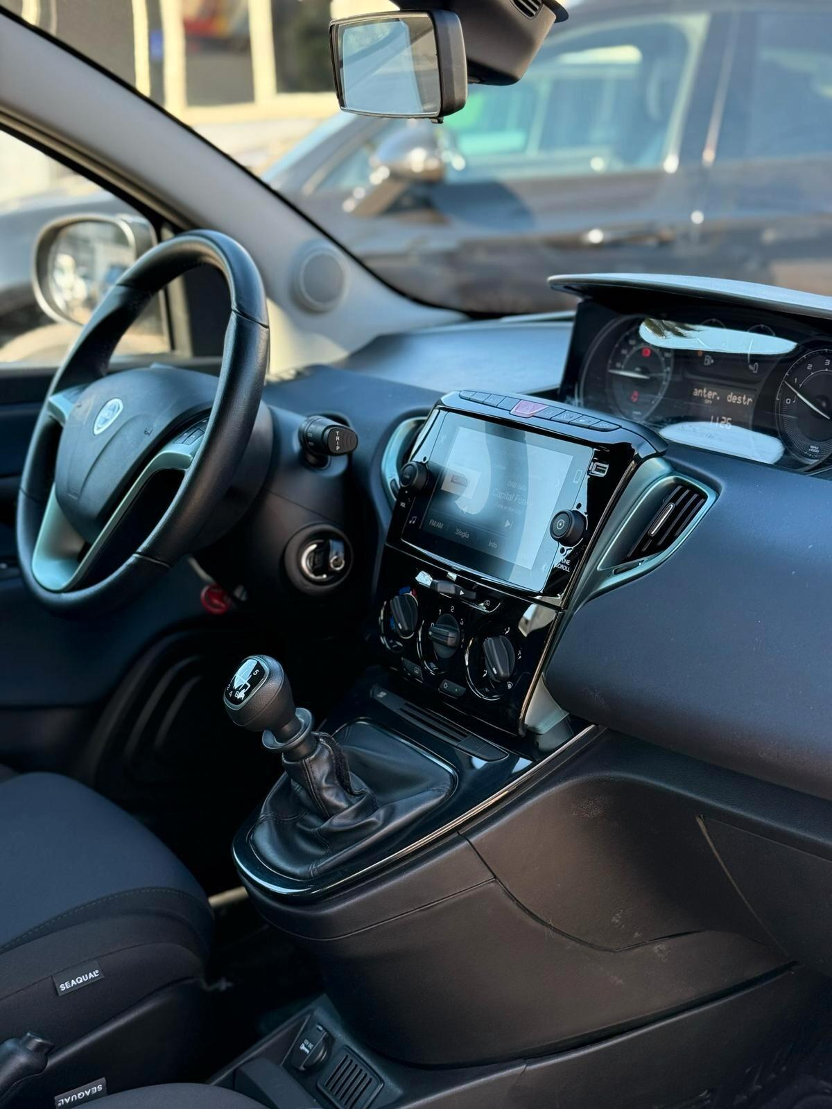 Lancia Ypsilon 1.0 FireFly 5 porte S&S Hybrid Gold Plus