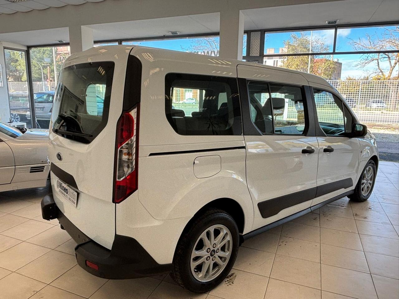 FORD TRANSIT CONNECT TRASPORTO DISABILI 7 POSTI PIANO RIBASSATO