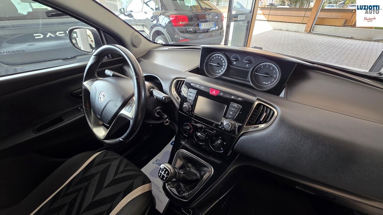 Lancia Ypsilon 1.2 69 CV 5 porte Gold