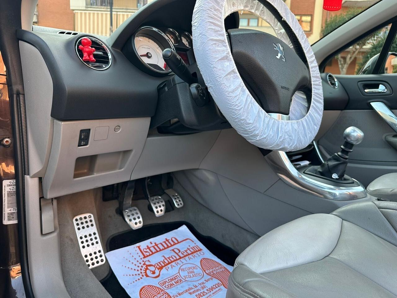 Peugeot 308 1.6 THP 150CV CC Féline