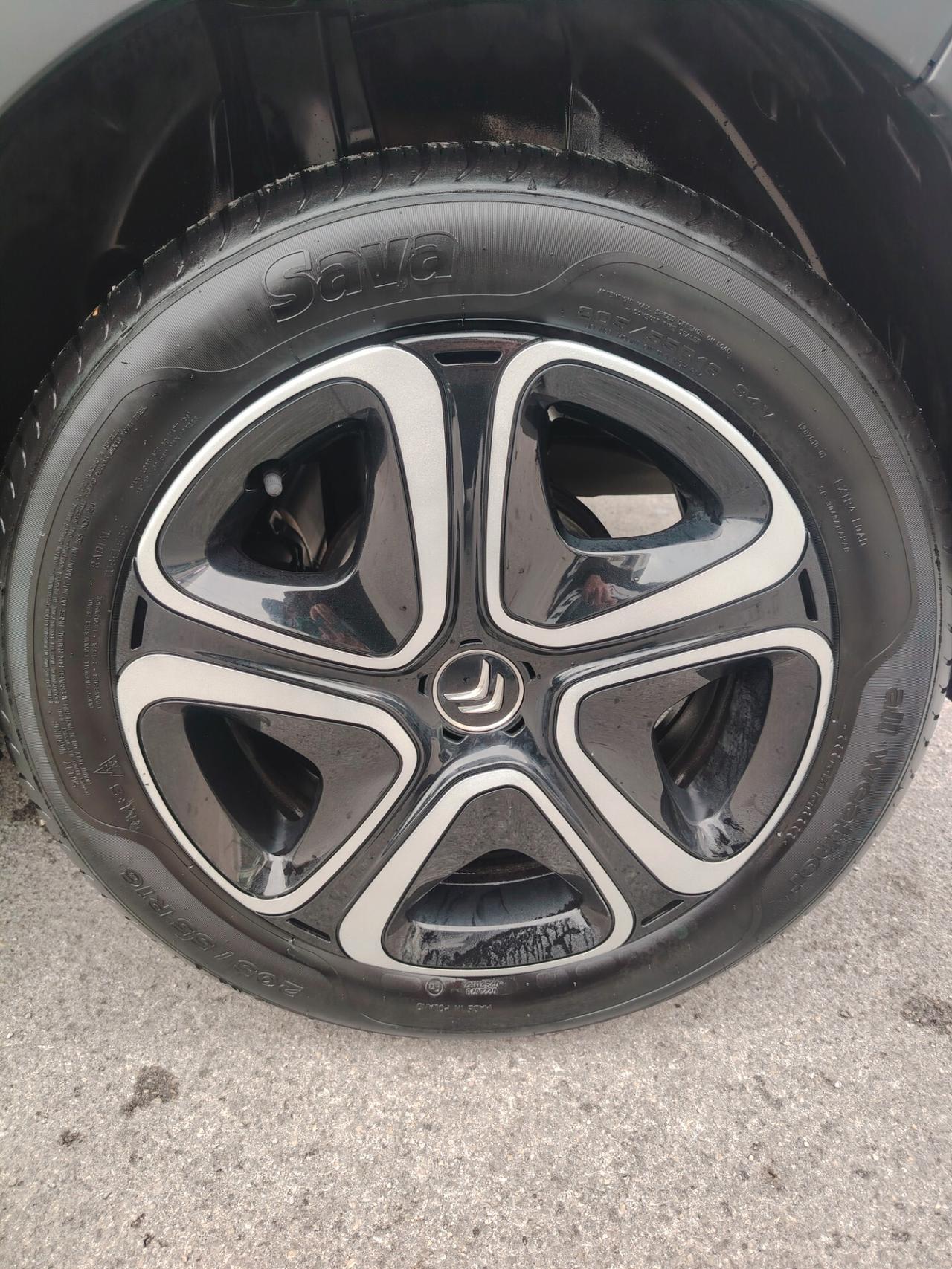 Citroen C3 PureTech 82 Shine - NEOPATENTATI