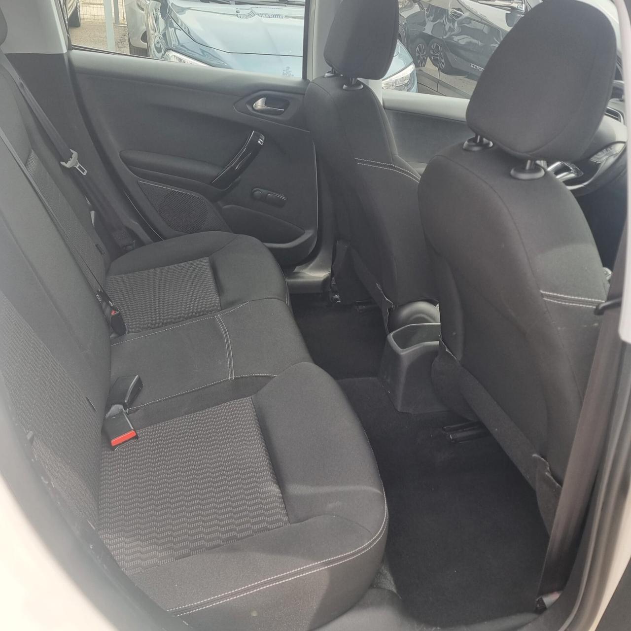 Peugeot 208 82cv 5 porte Allure