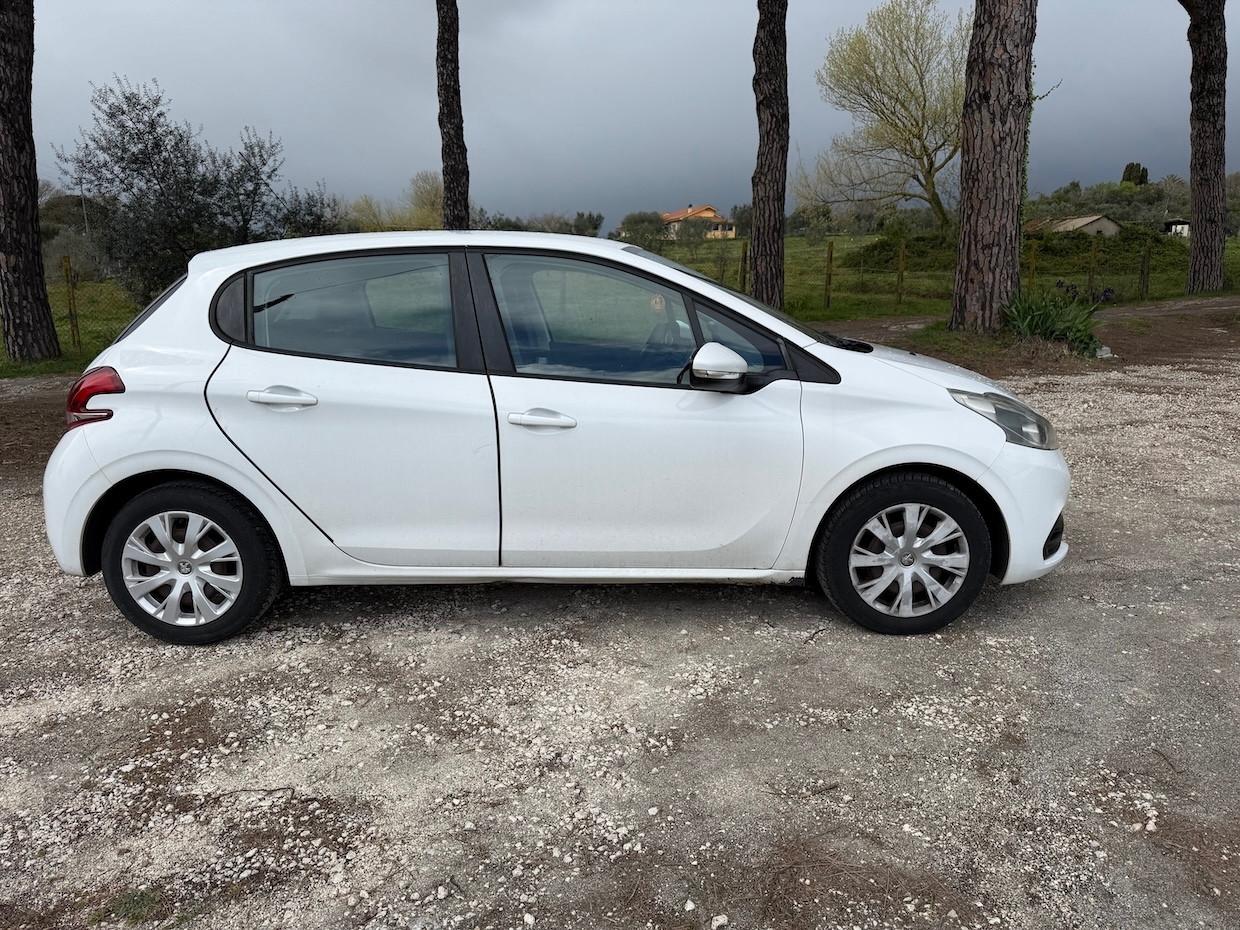 Peugeot 208 1.4 e-HDi 68 CV S&S robotizzato 5 porte Active
