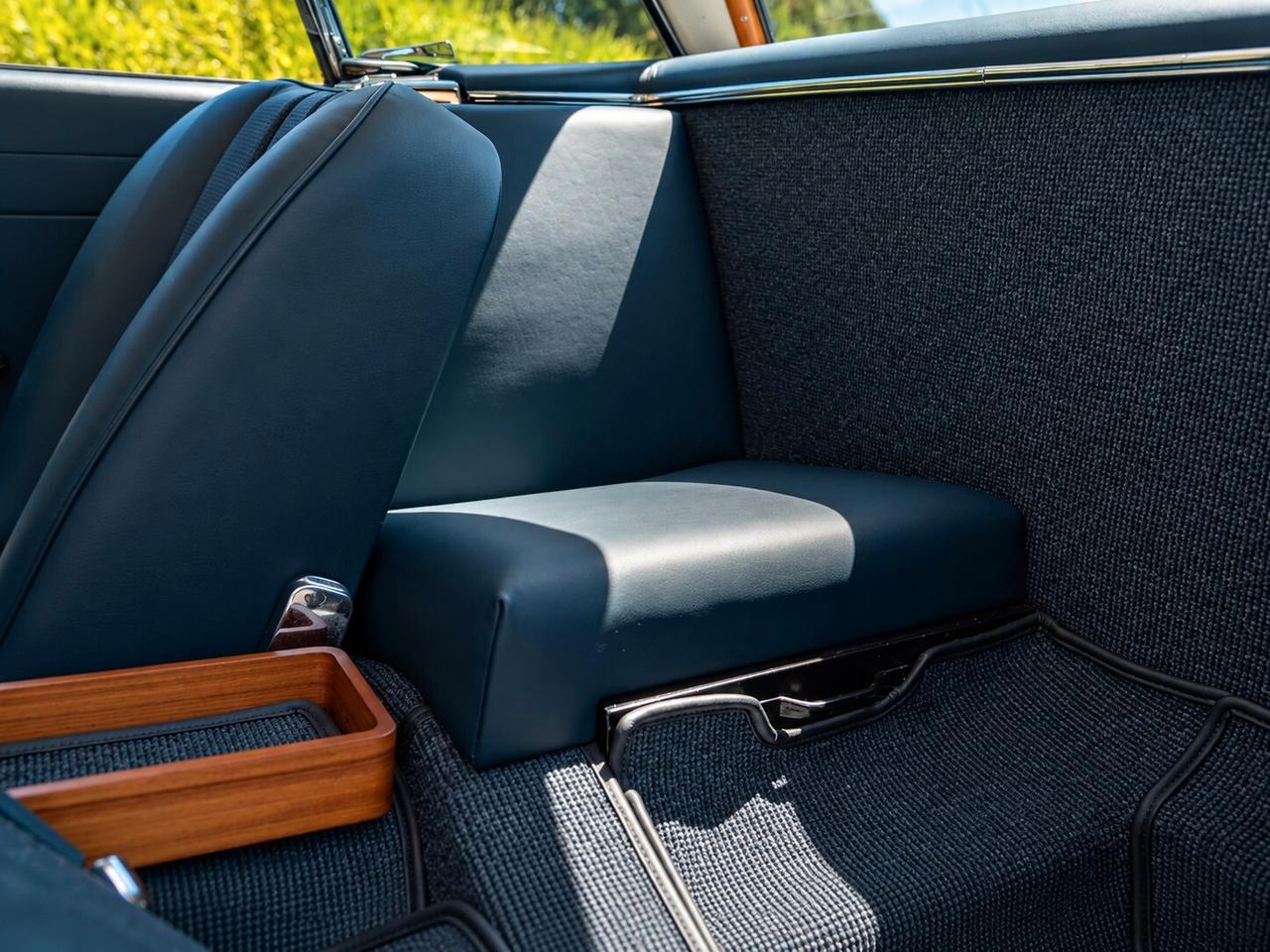 Mercedes-benz SL 230 Pagoda W113