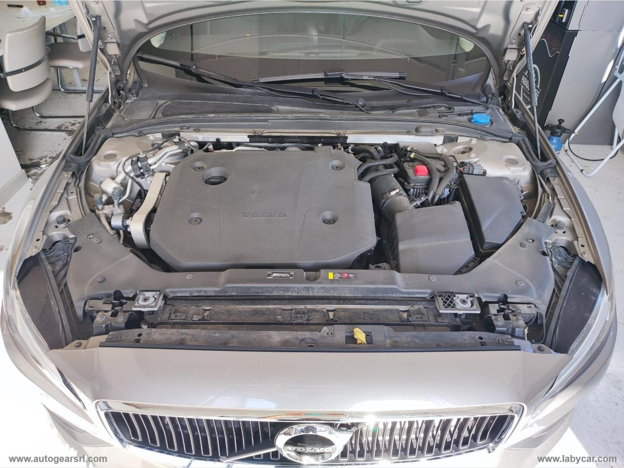 VOLVO V60 B4