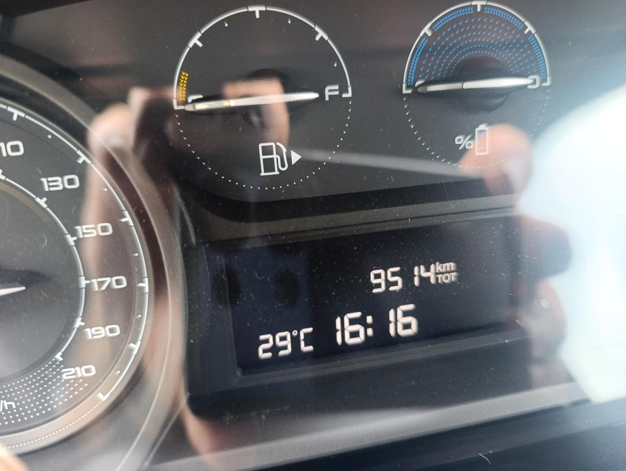 LANCIA YPSILON HYBRID PLATINO PREZZO REALE