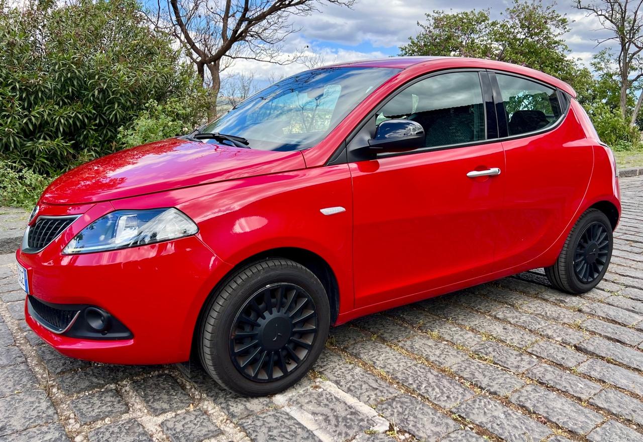 Lancia Ypsilon 1.0 FireFly 5 porte S&S Hybrid Silver Plus
