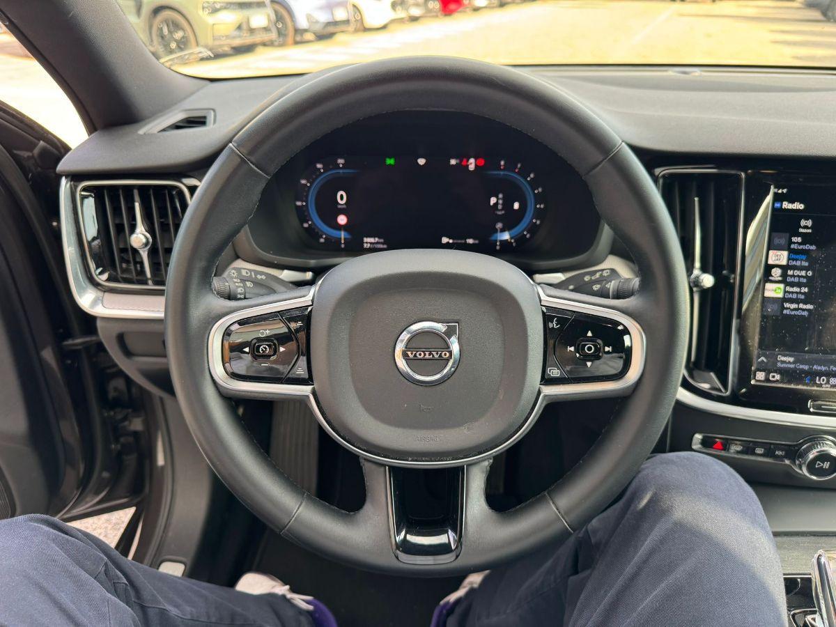VOLVO - V60 - B3 aut. Plus Dark