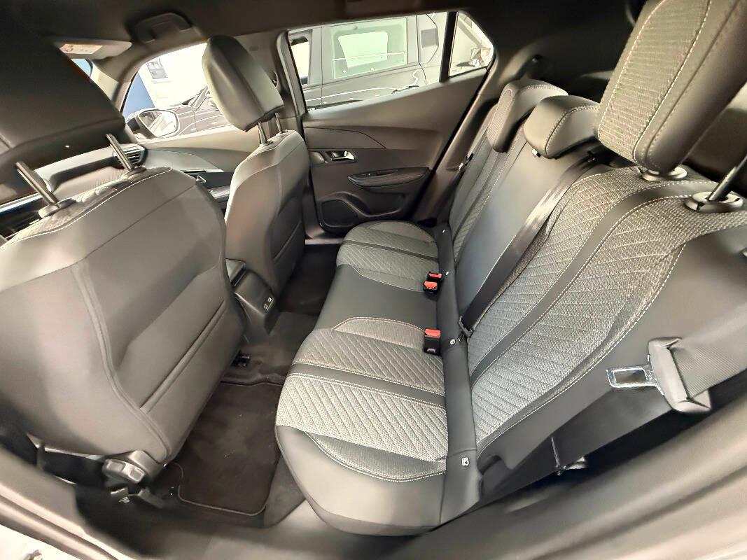 Peugeot 2008 PEUGEOUT 2008 1.2 hybrid Allure 145cv e-dcs6