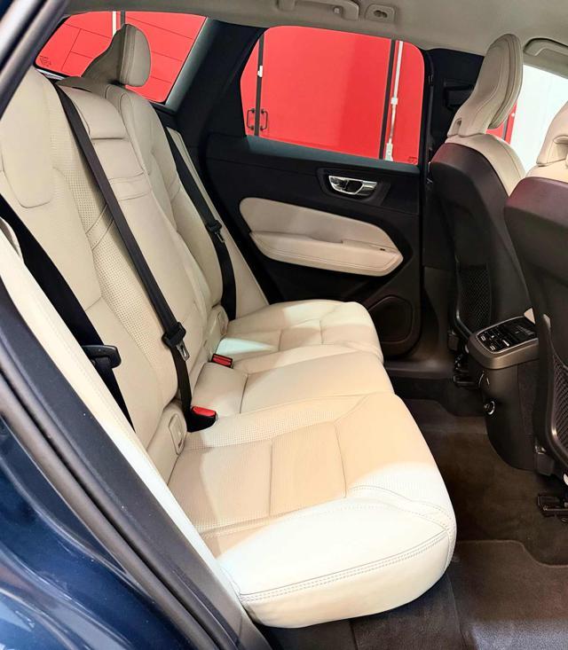 VOLVO XC60 D5 AWD Geartronic Inscription