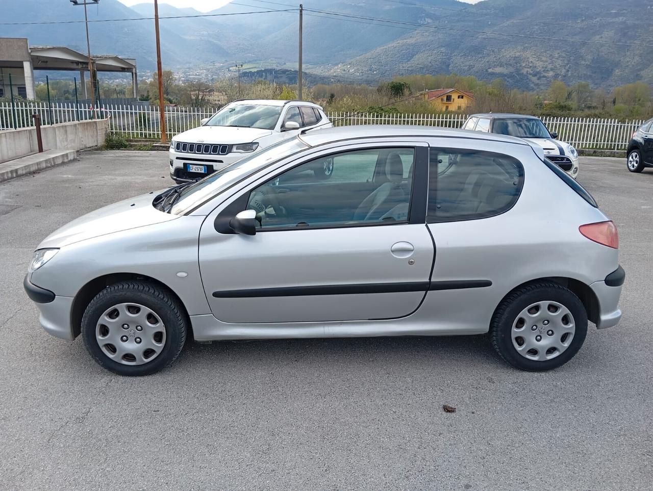 Peugeot 206 1.1 3p. XT