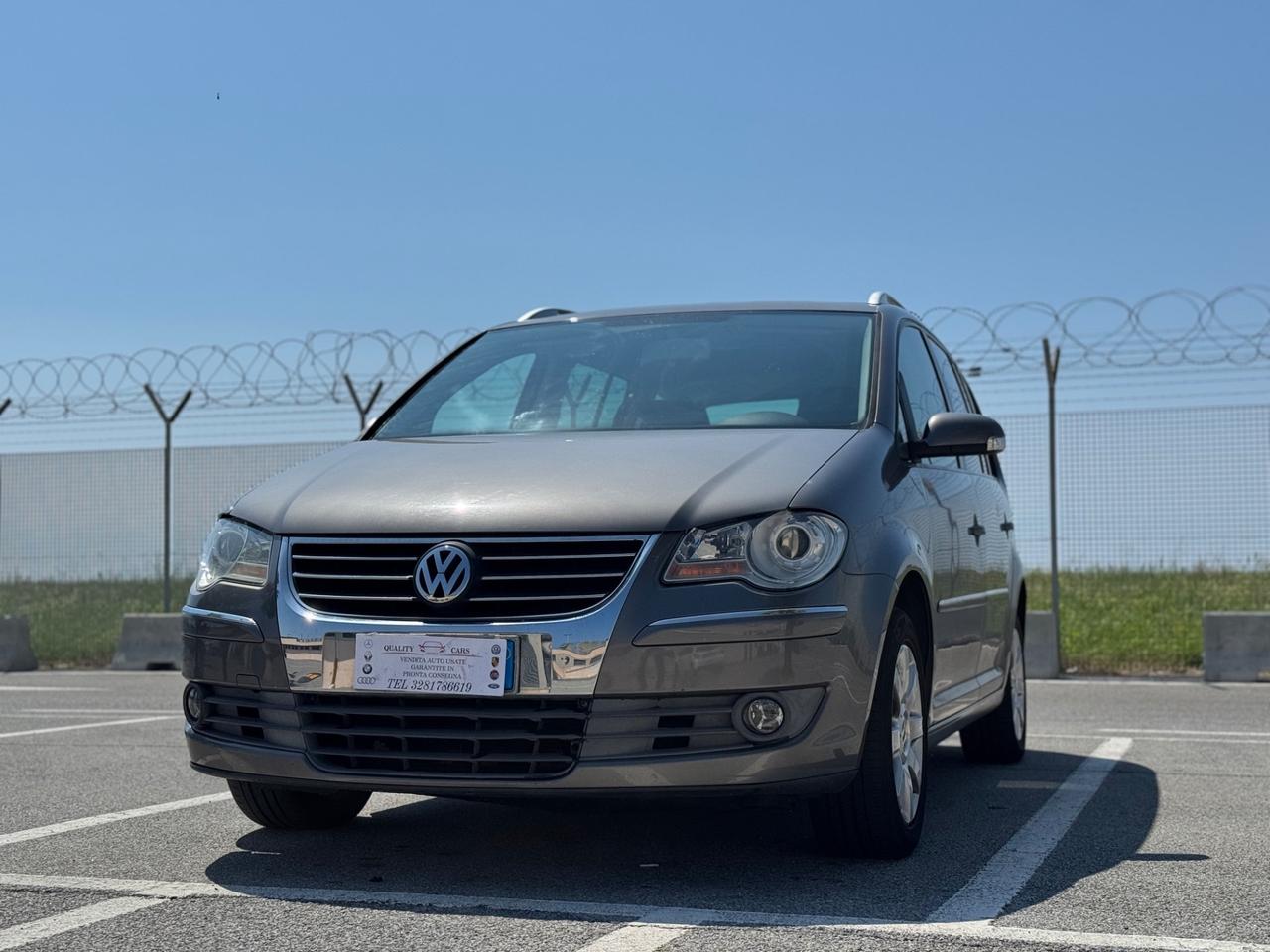 Volkswagen Touran 2.0TDI DSG 140 CV 7 POSTI HIGHLINE 12 MESI DI GARANZIA