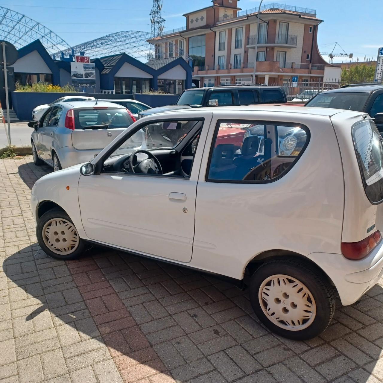 FIAT 600 BEN CONSERVATA TUTTO FUNZIONANTE