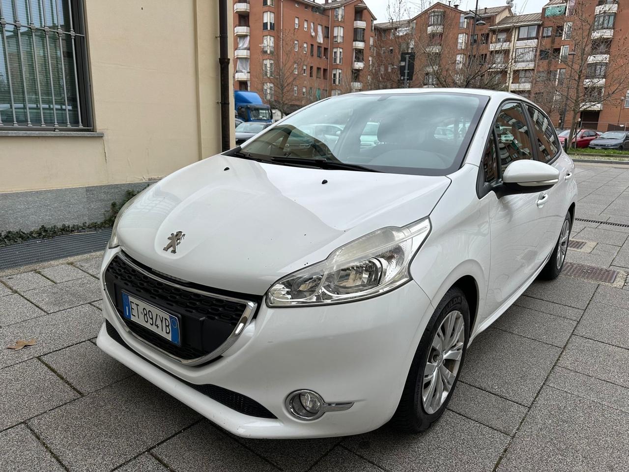 Peugeot 208 1.4 HDi 68 CV 5porte Allure