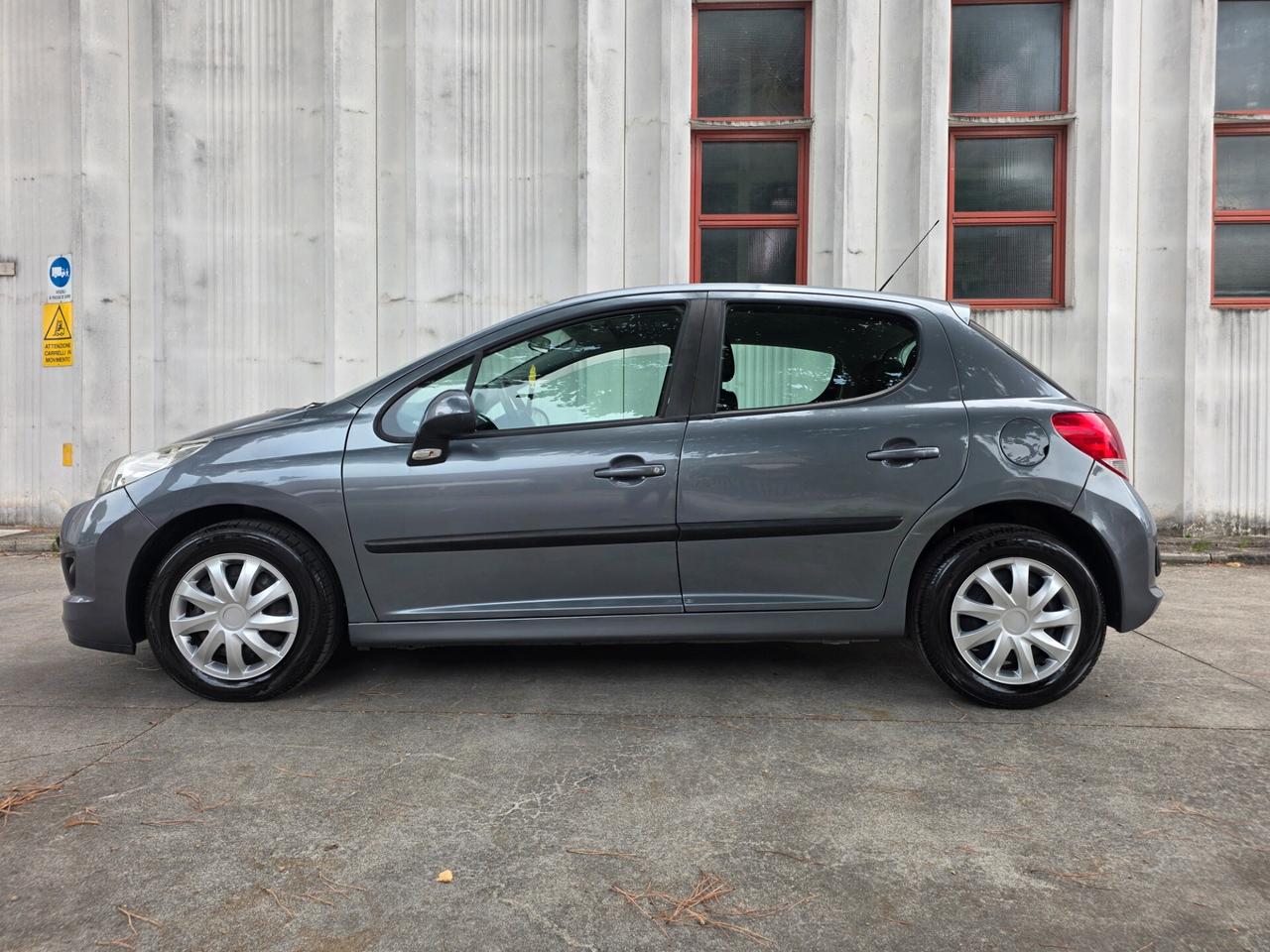 Peugeot 207 1.4 HDi 70CV 5p. Active