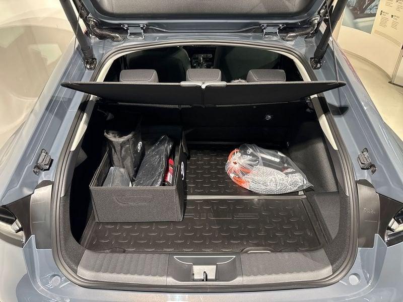 Toyota Prius 2.0 Plug-in Hybrid Lounge