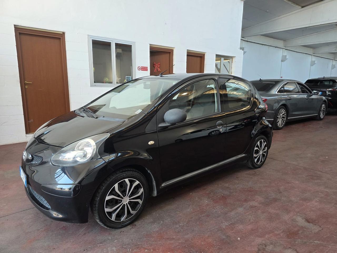Toyota Aygo 1.0 12V VVT-i 5 porte Sol neopat