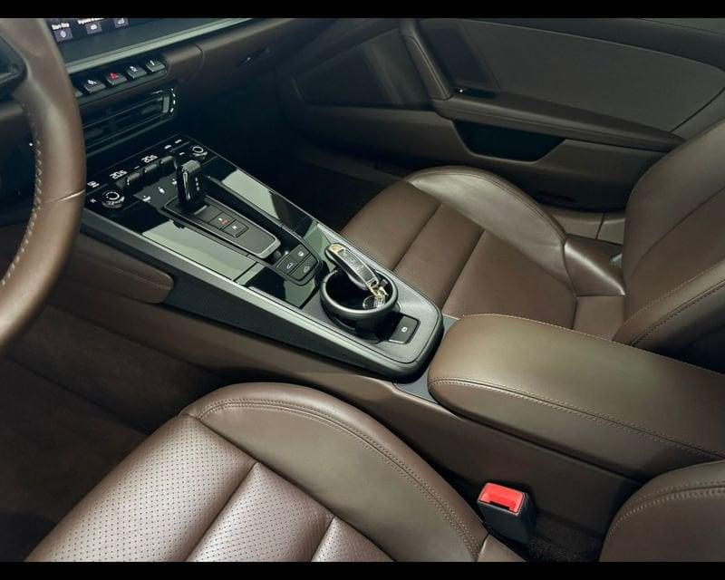 Porsche 911 (992) Carrera