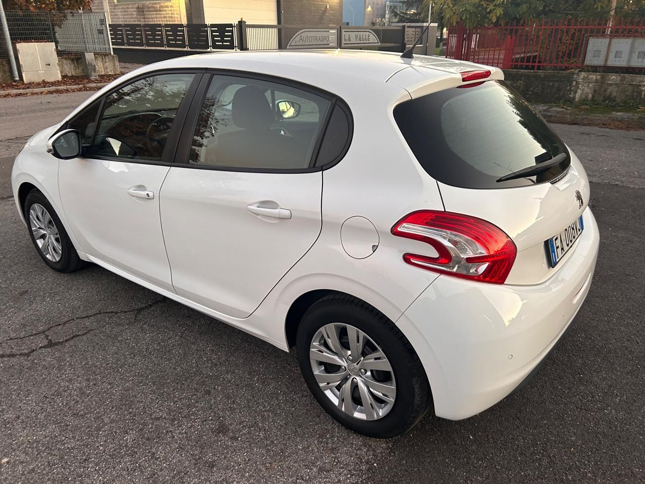 Peugeot 208 1000 benzina 86000 km neopatentati