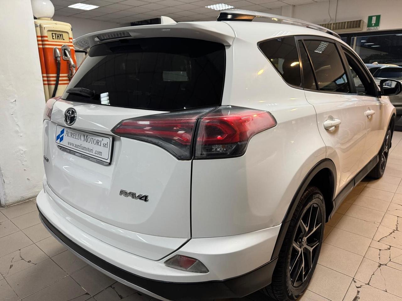 Toyota RAV 4 2.0 D-4D 2WD Lounge MY '17 UNICOPR. PARI AL NUOVO