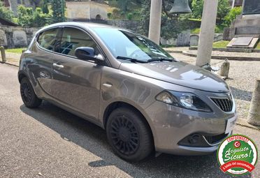 LANCIA Ypsilon 1.0 FireFly 5 porte S&S Hybrid Ecochic Silver