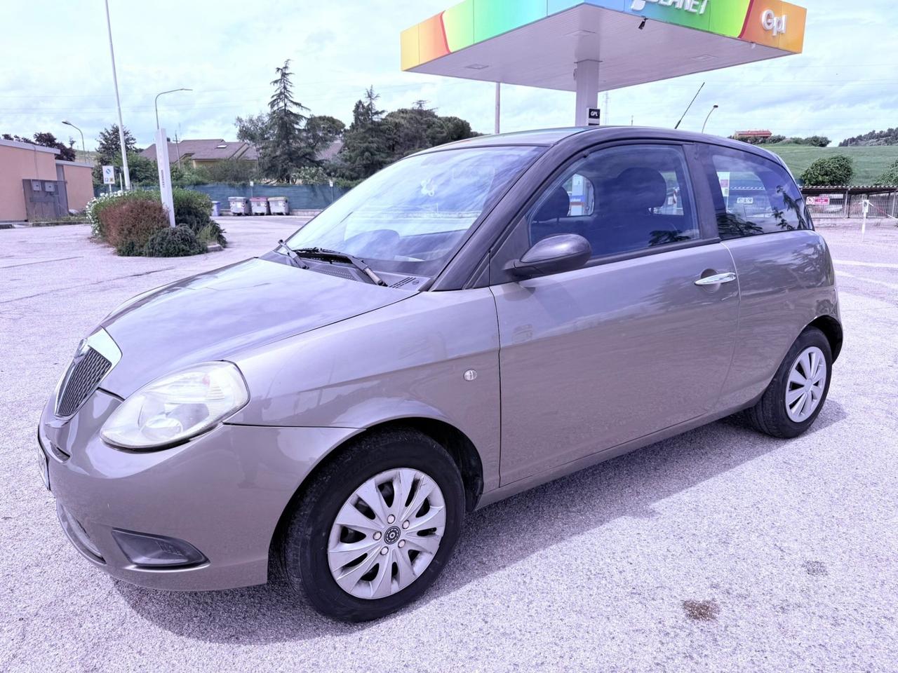 Lancia Ypsilon 1.2 benzina Ok neopatentati