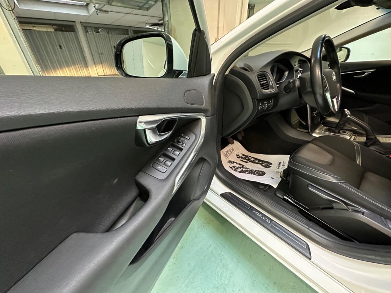Volvo V40 D2 1.6 diesel (anche per neopatentati)