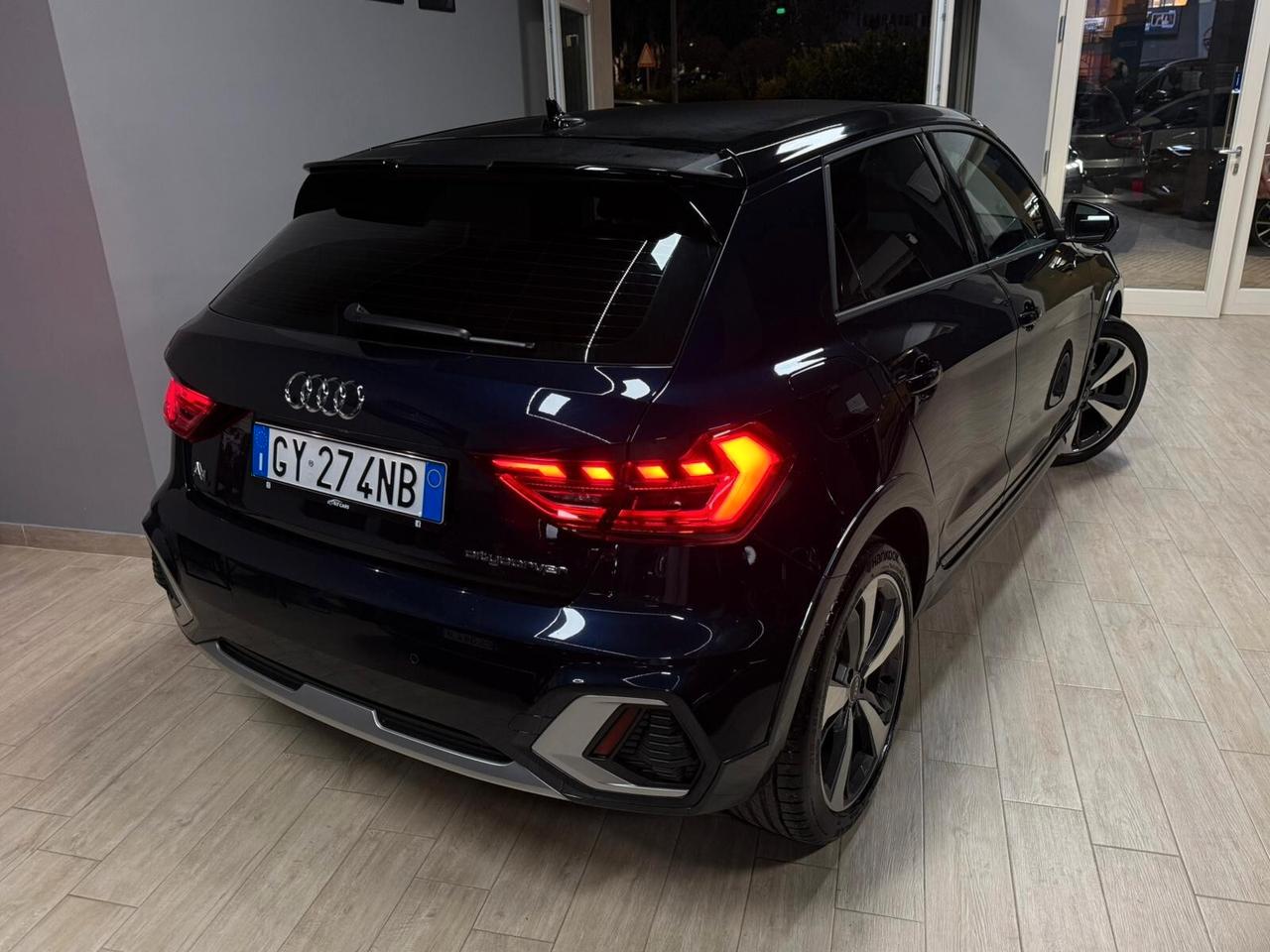 Audi A1 citycarver 30 TFSI S tronic Identity Contrast