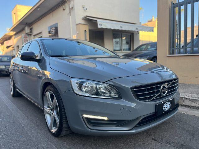 VOLVO V60 2.0 D3 R-design