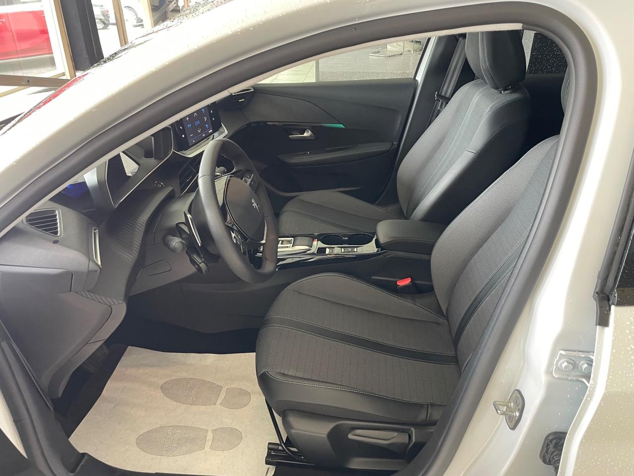 Peugeot 208 PureTech 100 EAT8 5 porte Allure Pack - Nessun vincolo -