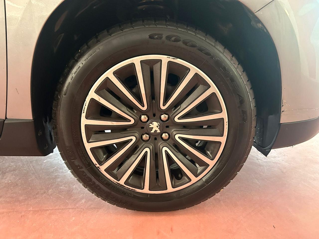 Peugeot 2008 serie 2 benzina 1200 CV 110 KM 27.783 Garanzia 12 mesi