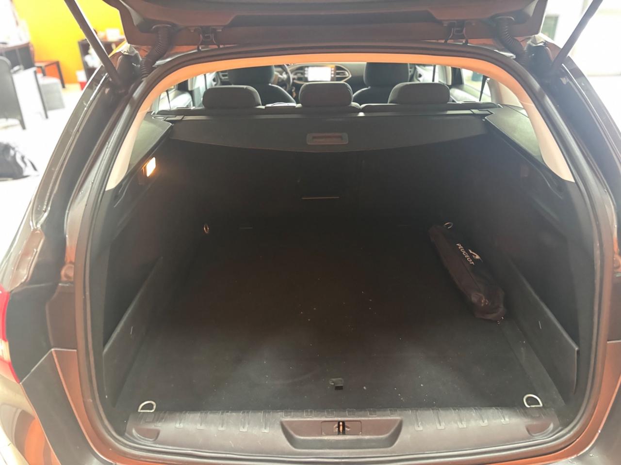 Peugeot 308 BlueHDi 1.6 120 SW Allure cambio automatico permute finanziamenti