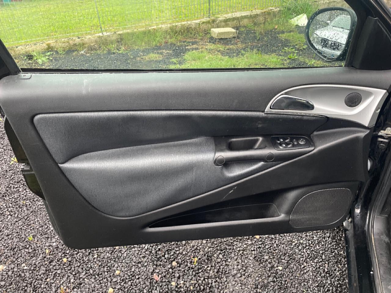 Lancia Ypsilon 1.3 MJT 75 CV Unyca