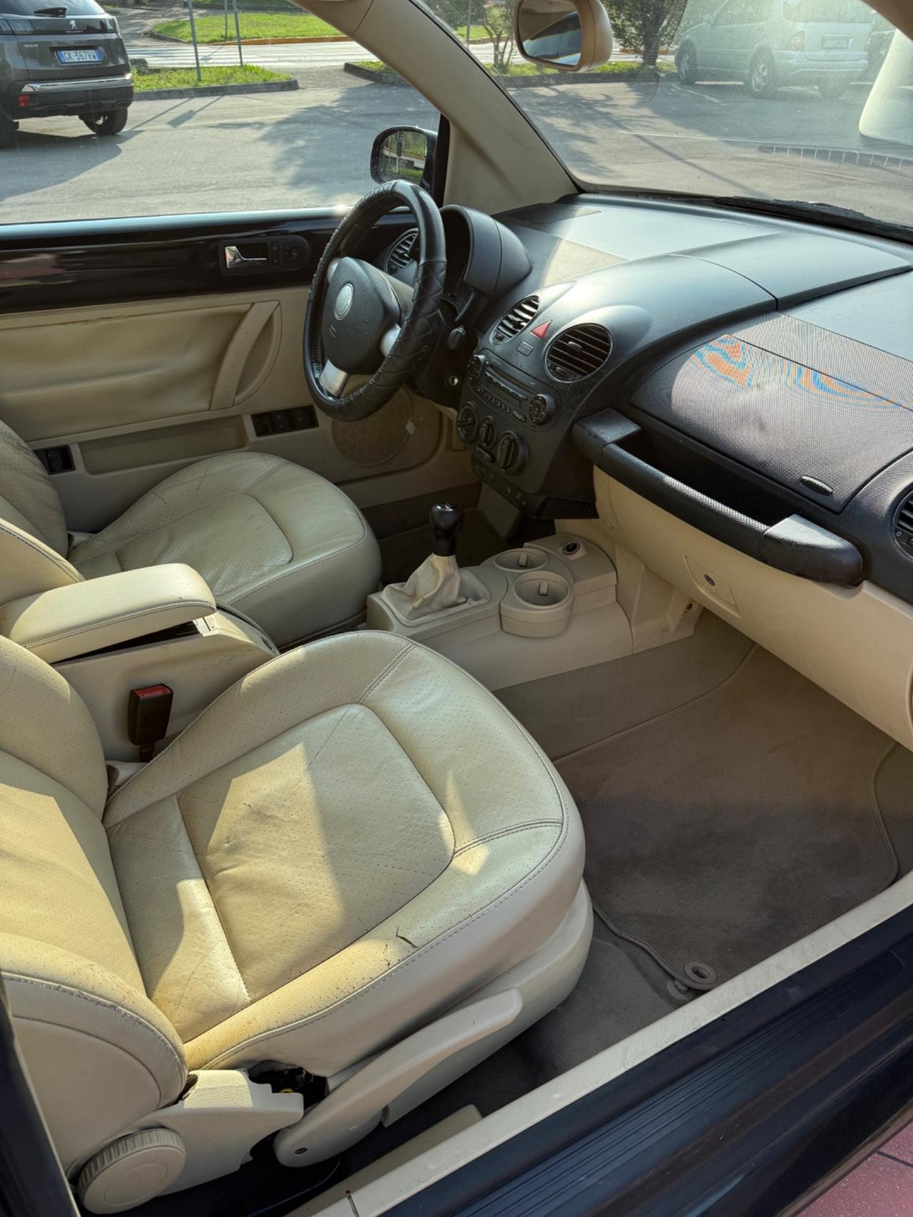 Volkswagen New Beetle 1.6 Cabrio