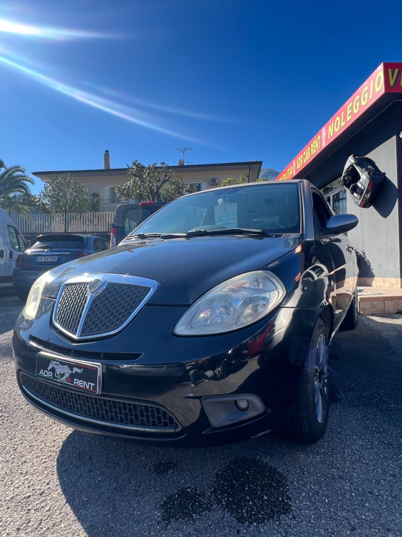 Lancia Ypsilon 1.3 MJT 75 CV Argento