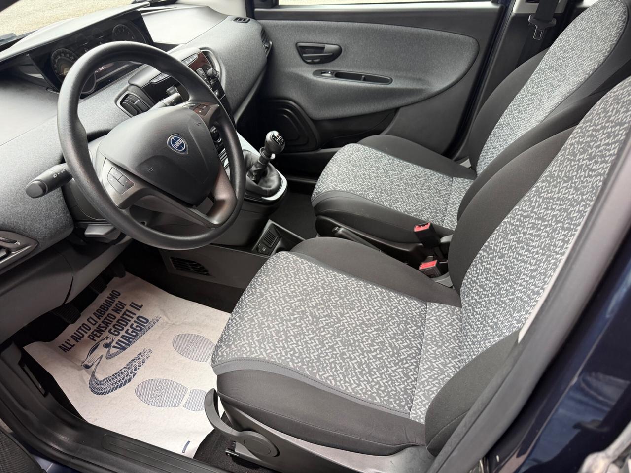 Lancia Ypsilon 1.0 Hybrid Silver