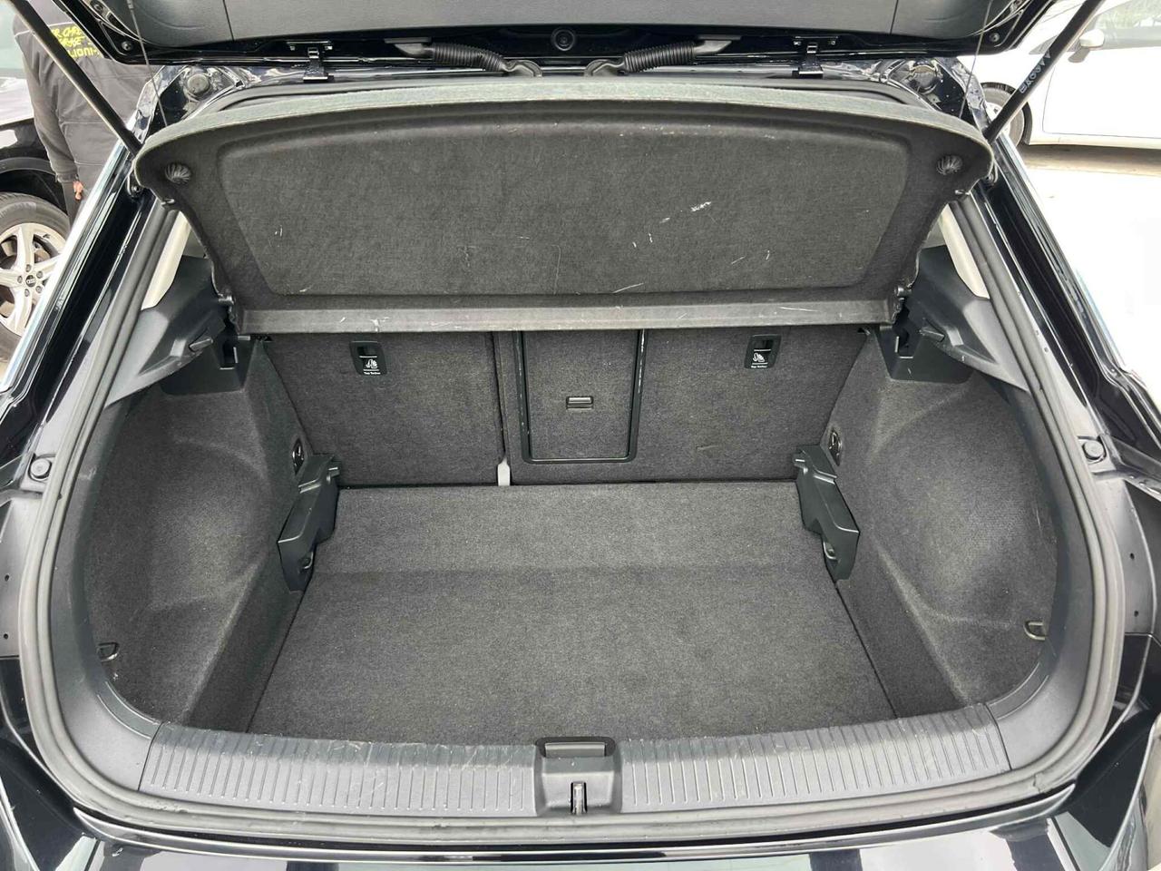 Volkswagen T-Roc 2.0 TDI 116Cv 6M -NAVI-CARPLAY