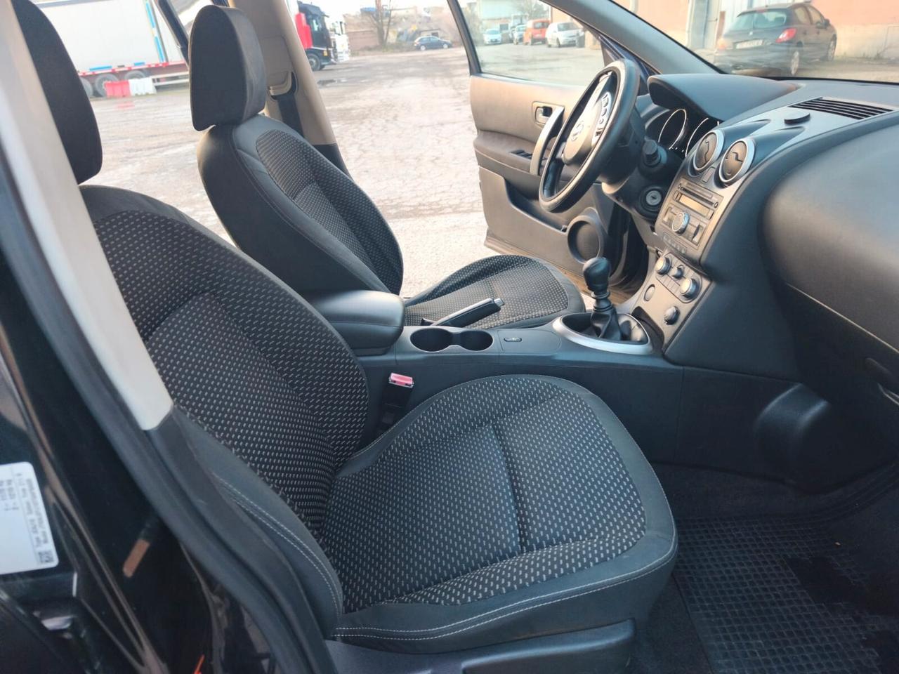 Nissan Qashqai 2009---1.5 Diesel 7 Posti