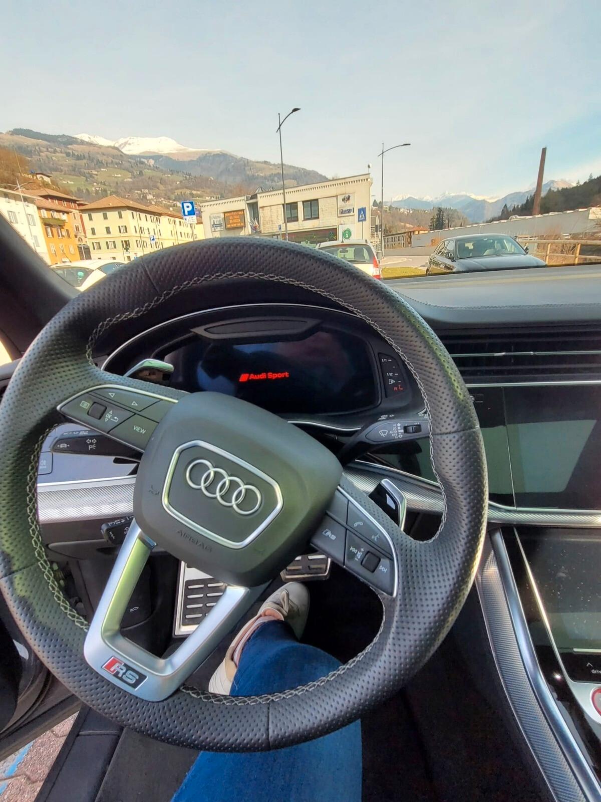 Audi Q8 RS TFSI V8 quattro tiptronic