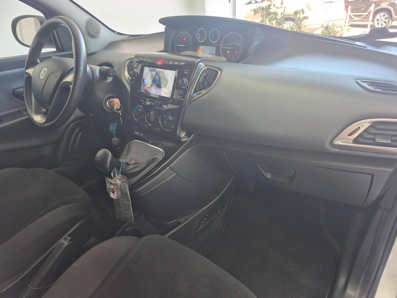 Lancia Ypsilon 0.9 TwinAir 85 CV 5 porte S&S DFN Gold