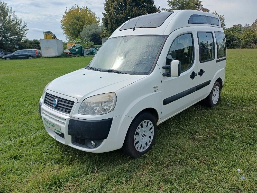 Fiat Doblò 1.9 MJT 120 CV con pedana per disabili