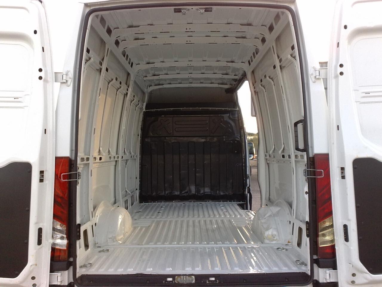 Iveco Daily 35s14 2.3hpt Furgone di serie - 2021