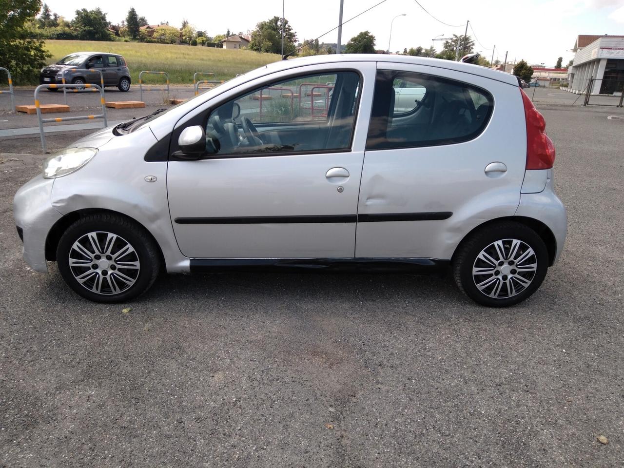 Peugeot 107 1.0 68CV 5p. Sweet Years xneopatentati